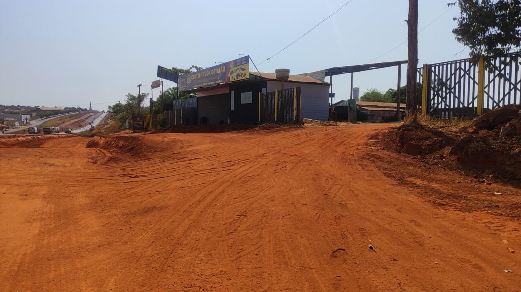 Bloqueio de acesso por obras leva comerciante a acionar justiça contra concessionária. Foto: Badiinho Moisés